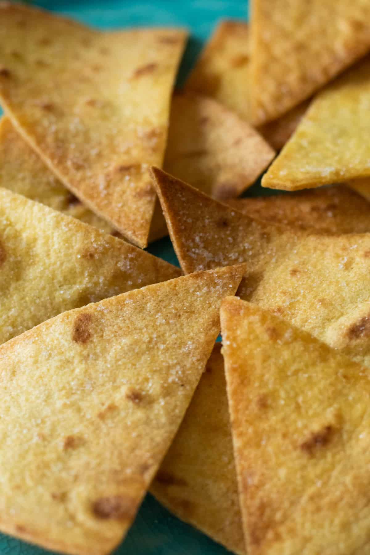 gros plan de chips de tortilla à l'airfryer