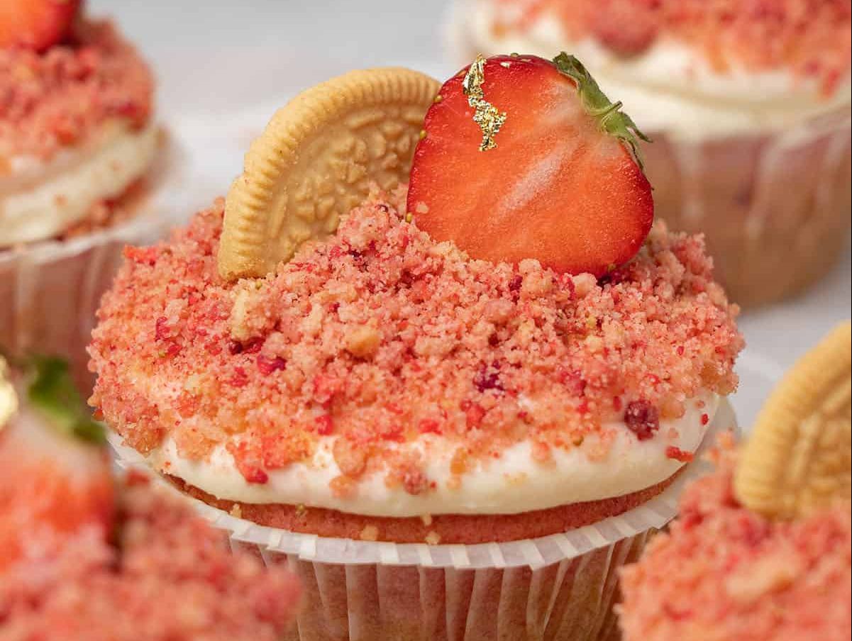 Gâteaux aux fraises croustillants.
